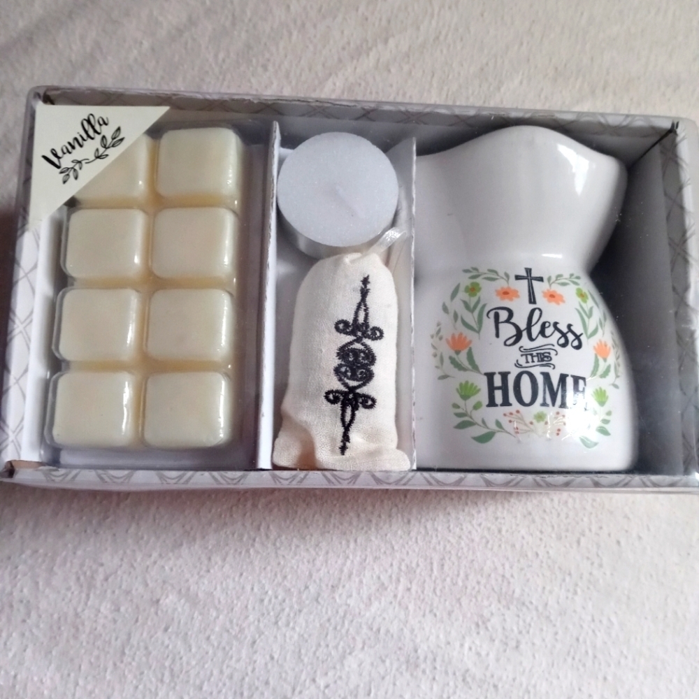Vanilla ceramic wax melt and sachet gift set brand new